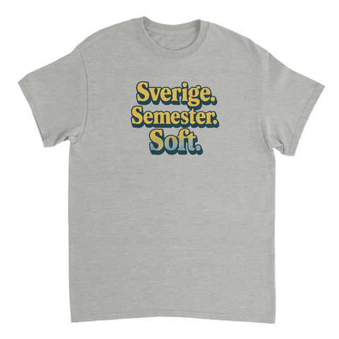 Grafiskt semestermotiv med 70-talsfont på en gråmelerad t-shirt