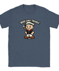 Nostalgisk seriefigur i chibi-stil tryckt på mörkblå melerad t-shirt