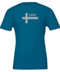 Svensk flagga med texten "SWE" på turkos t-shirt