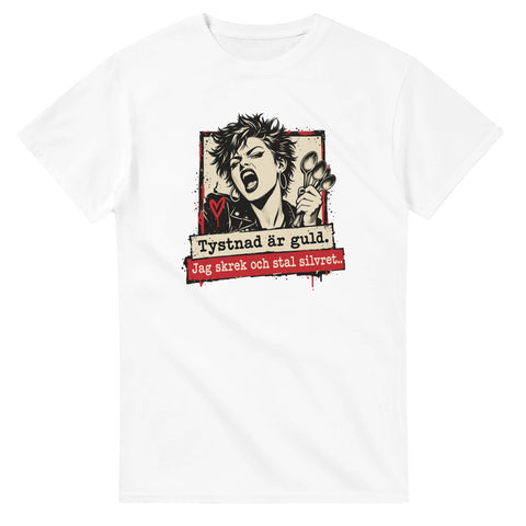 Vit t-shirt med kvinnoporträtt med skedar och texten ”Tystnad är guld. Jag skrek och stal silvret...”
