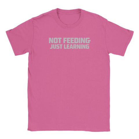 Rosa t-shirt med kaxigt citat om att lära sig spelet