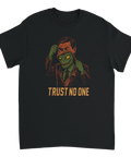 Reptilman-tryck med texten "TRUST NO ONE" på svart t-shirt.