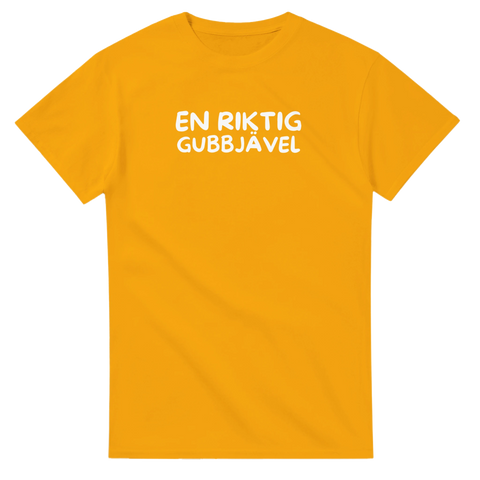 Grafiskt texttryck En riktig gubbjävel på gul t-shirt – rolig present