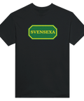 Grafiskt Svensexa-tryck i grönt och gult på svart t-shirt