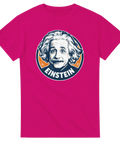 Albert Einstein porträtt i retrostil på cerise t-shirt.