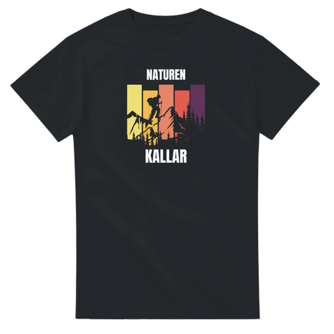 T-shirt med texten Naturen kallar och grafiskt naturmotiv