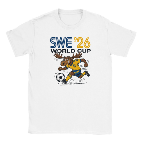 Illustration av en tuff älg med fotboll – rolig t-shirt för barn