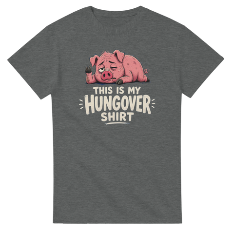 Grafiskt tryck med en sliten gris och humoristiskt citat på grå t-shirt