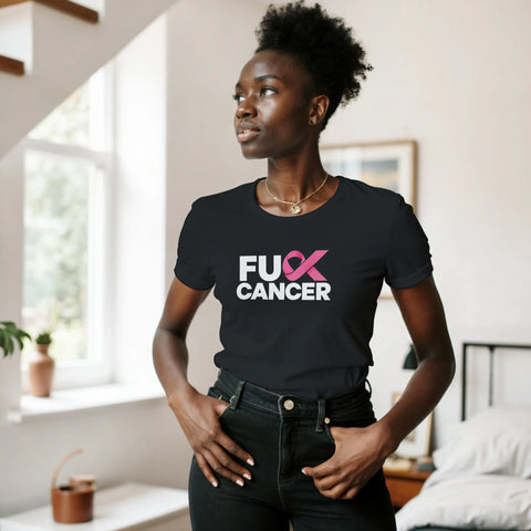 Kraftfullt statement-tryck mot cancer på en figurnära dammodell
