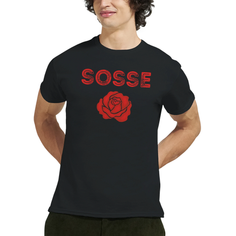 Man bär en svart Sosse t-shirt med grafiskt tryck av en röd ros
