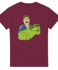 Humoristiskt tryck föreställande svensk foppatoffel-kultur – vinröd t-shirt
