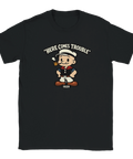Retro tecknad sjöman med pipa, text "HERE COMES TROUBLE" och "1929" på svart t-shirt.