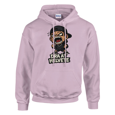 Tecknad arg karaktär med keps och texten "DRA ÅT HELVETE" på ljuslila hoodie.
