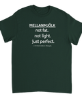 Mellanmjölk "not fat, not light, just perfect" text på mörkgrön t-shirt.