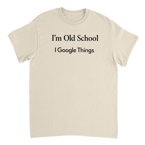 Beige t-shirt med stilrent svart tryck och modern punchline