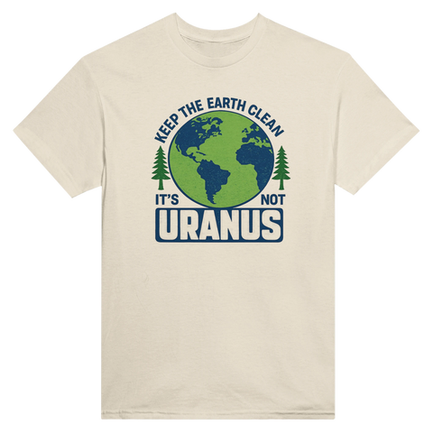 Jorden-motiv "Keep the Earth Clean it's not Uranus" på beige t-shirt, retrostil.