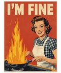 Närbild på texten I'M FINE i vit kraftig typografi ovanför en vintageillustration av en kökskatastrof.
