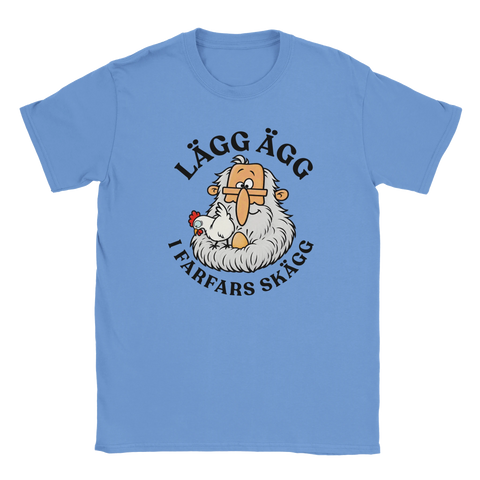 Blå t-shirt med farfar, en höna och texten ”Lägg ägg i farfars skägg”.
