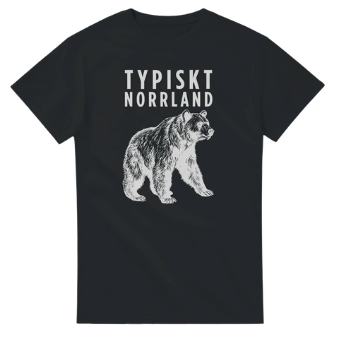 Svart t-shirt med vitt björnmotiv och texten Typiskt Norrland i minimalistisk stil