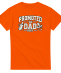 T-shirt med texten Promoted to Dad 2027, napp och nappflaska