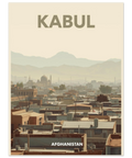 Närbild på en travel poster föreställande Kabul i Afghanistan med text i mjuk vintage-stil och varma sandtoner.
