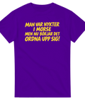 Lila tröja med gul text "Man var nykter i morse men nu börjar det ordna upp sig"