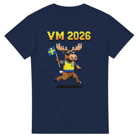 Blågult 8-bitars motiv med älg på marinblå VM 2026 tröja