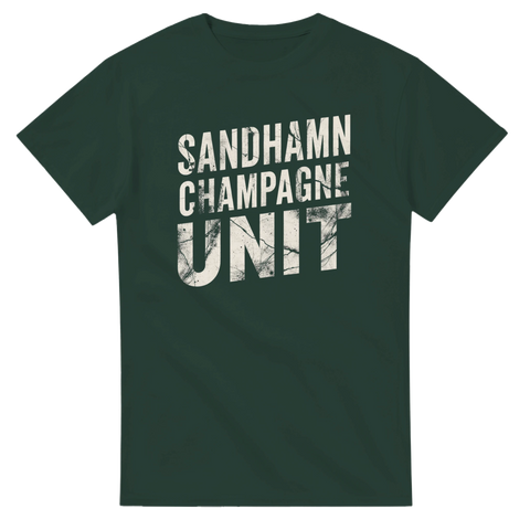Sandhamn Champagne Unit-tryck i sliten stil på mörkgrön t-shirt.