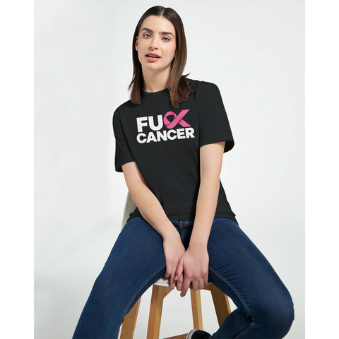 Minimalistisk design med texten Fuck Cancer och rosa illustration