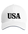 USA" text i svart på vit baseballkeps med marinblå kant.