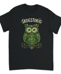 Lekfullt uggle-tryck med lövverk och ekollon på en klassisk svart t-shirt