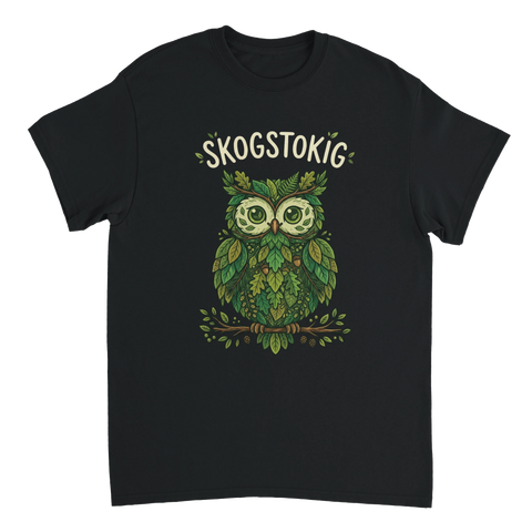Lekfullt uggle-tryck med lövverk och ekollon på en klassisk svart t-shirt