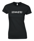 Modern typografi med texten Hemmafru – stilren t-shirt för dam