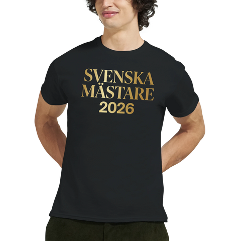 Närbild på kille som bär t-shirt med guldtryck för framtida svenska mästare