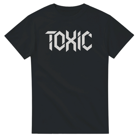 Svart t-shirt med vitt grafiskt tryck av ordet Toxic