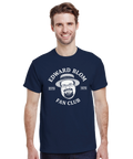 Edward Blom Fan Club-tryck med karikatyr av Blom i stråhatt, på marinblå T-shirt.