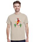 Mexikansk Jesus med sombrero, gitarr, taco & kaktusar på beige T-shirt.