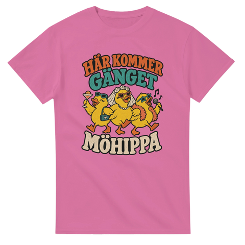T-shirt med tre festande kycklingar och texten Här kommer gänget – Möhippa