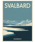 Retro illustration av Svalbard med blått istäckt vatten, snöiga bergstoppar och små gula hus under en klarblå himmel.