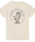 Modern grafisk design med historisk referens och blommande ökenväxt – t-shirt med citat