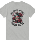 Gothic streetwear design med texten You Inspire My Inner Serial Killer – grå t-shirt