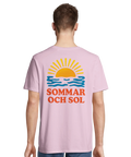 Stilren retro-grafik av en solnedgång – rosa t-shirt för soliga dagar