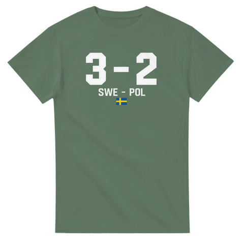 Grön t-shirt med minimalistiskt 3-2 resultat och Sveriges flagga