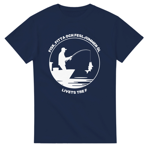 Fiskare med fångad fisk och text på en mörkblå t-shirt.