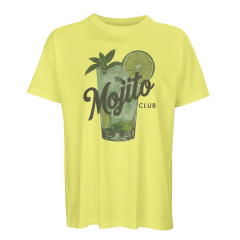Grafiskt drinkmotiv med texten The Mojito Club på gul oversized t-shirt
