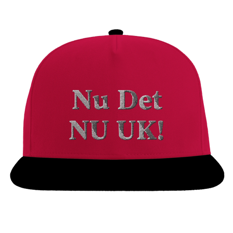Snapback-keps med Nu Det Nuuk ordvits – röd med svart skärm