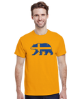 Man bär en gul t-shirt med ett kraftfullt blågult björntryck