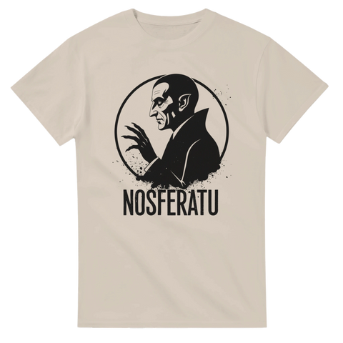 Sandfärgad t-shirt med konstnärlig illustration av Greve Orloks silhuett