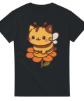 Svart t-shirt med samma motiv: söt katt i bikostym sittandes på en blomma.