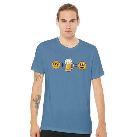 Modell i en blå t-shirt med smileys och en ölsejdel som bildar en ekvation.